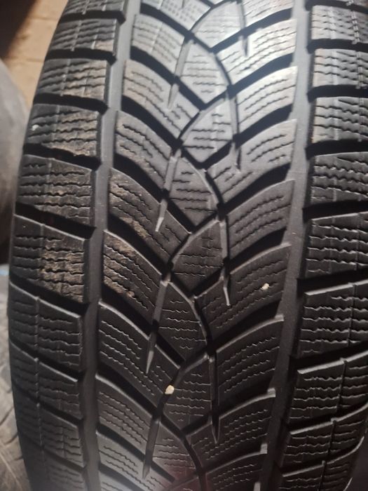 продам шини 235 55 19 GoodYear Gen-1 .в доброму стані 7 Мм протектора