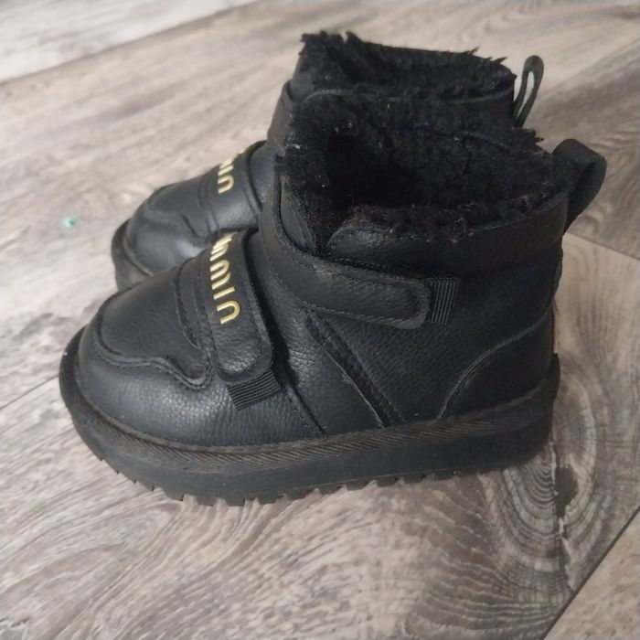 УВАГА!!Угги на дівчинку 25р ціна 300грн