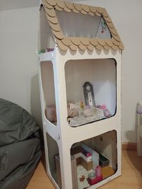 Kartonowy domek dla Barbie