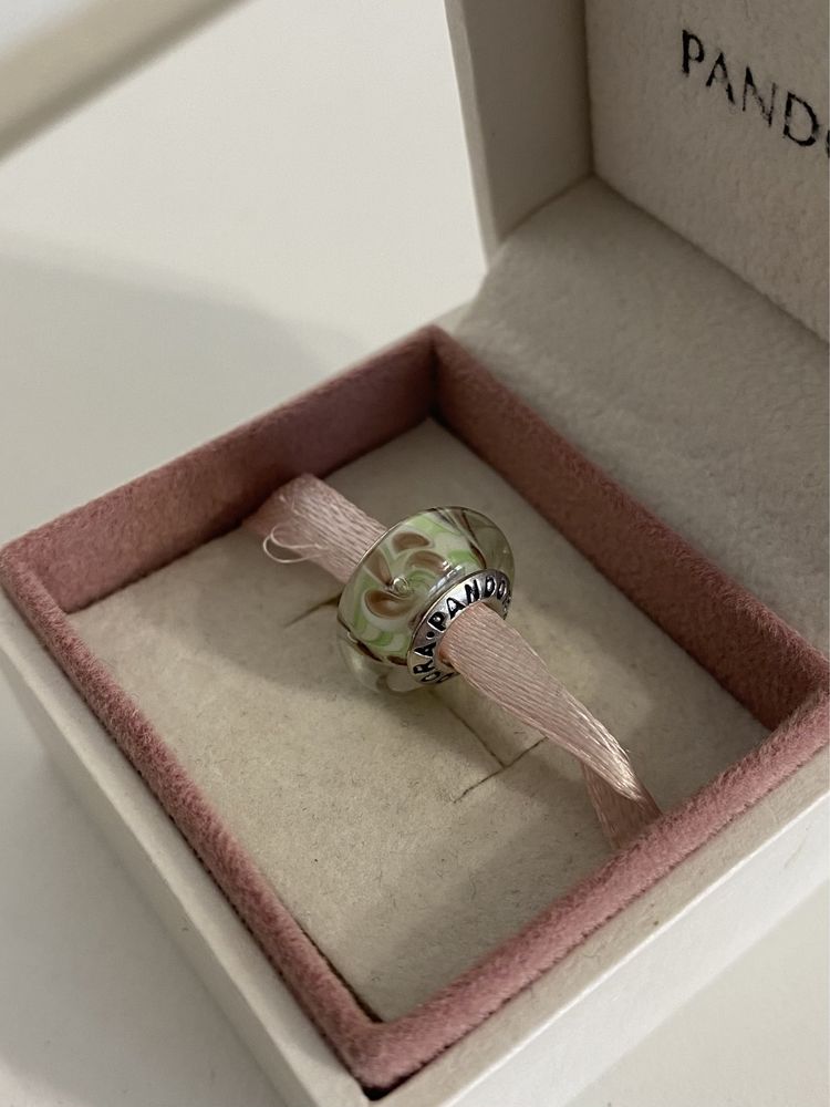 Charms murano w kwiaty marki Pandora