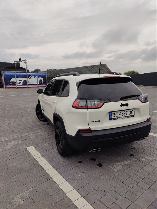 "Jeep Cherokee 2019: Надійний, з малим пробігом, готовий до дороги!"