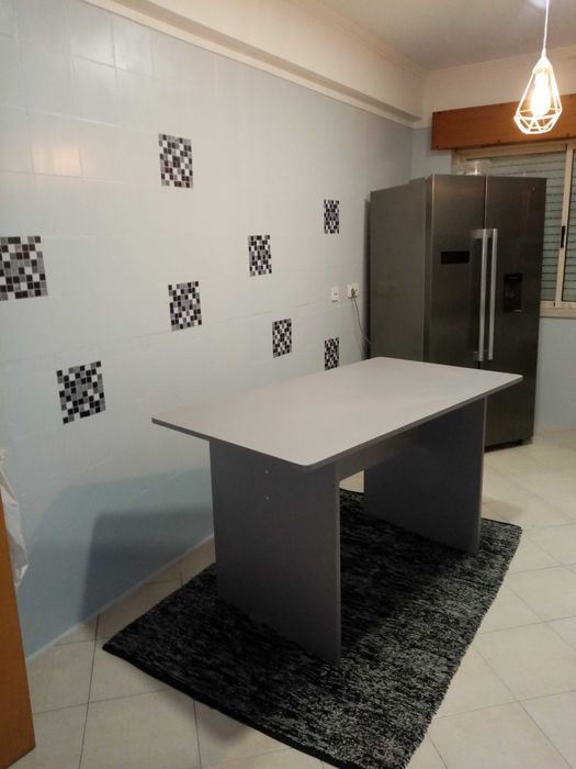 Mesa praticamente nova