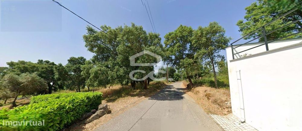 Terreno com 1213 m2, para construção de uma moradia isolada