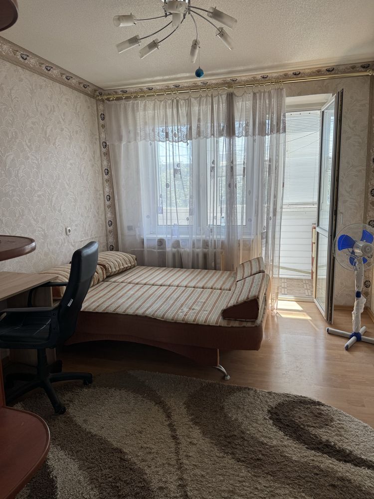 Продам 3-х кімнатну в районі ринку Урожай.