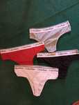 Stringi Calvin Klein M komplet 4 szt.