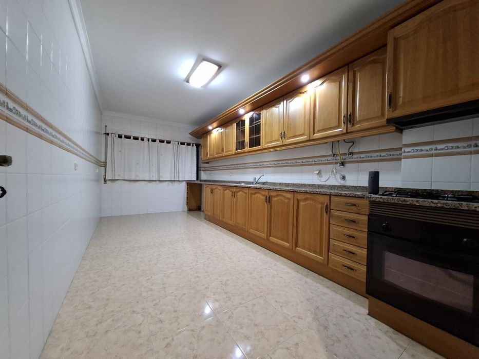 Aluga-se apartamento T3 em Santo António da Charneca