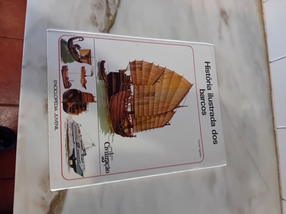 Livro História Ilustrada dos Barcos