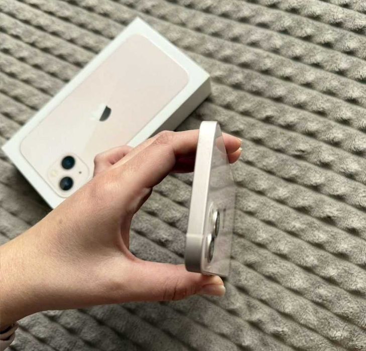 iPhone 13, 256 ГБ у подарунок чохли