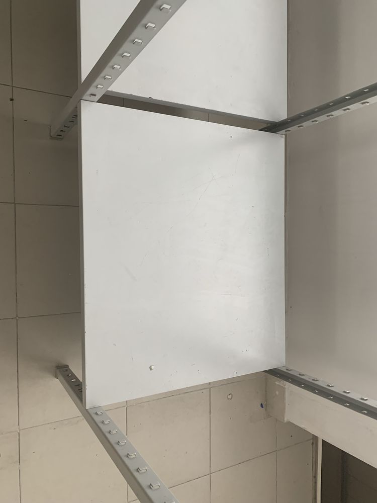 Prateleiras / Estante em Metal muito resistente