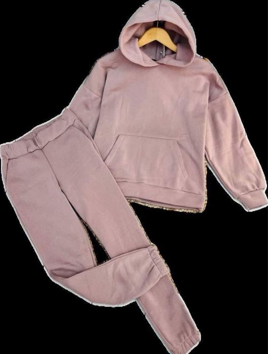 Продам спортивний костюм