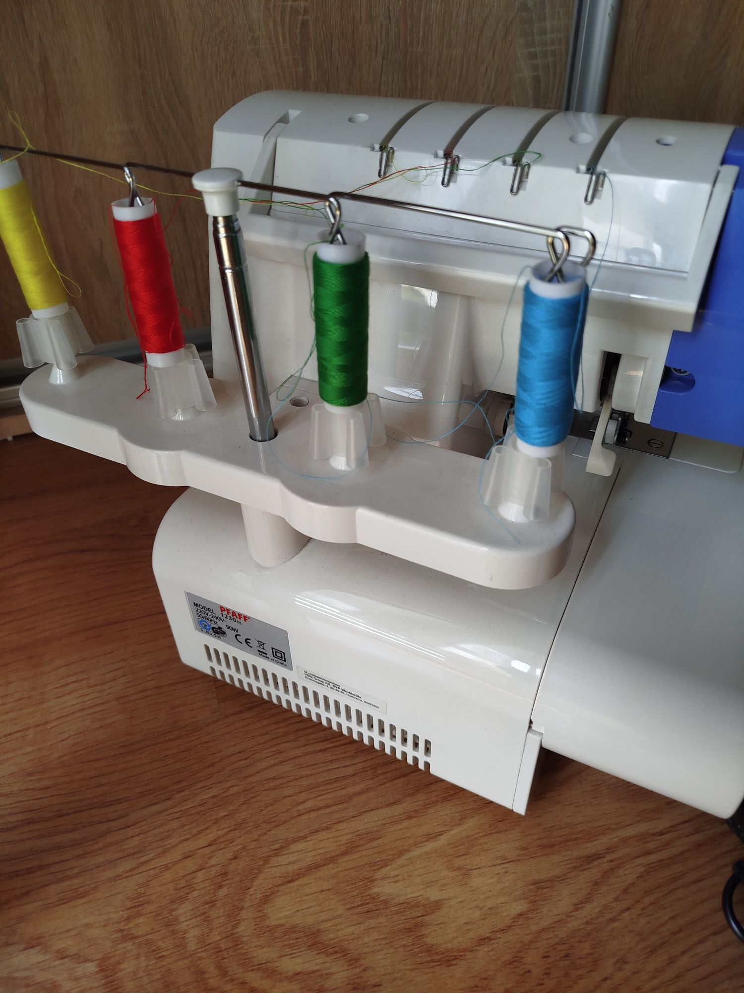 Overlock Pfaff czteronitkowy owerlock