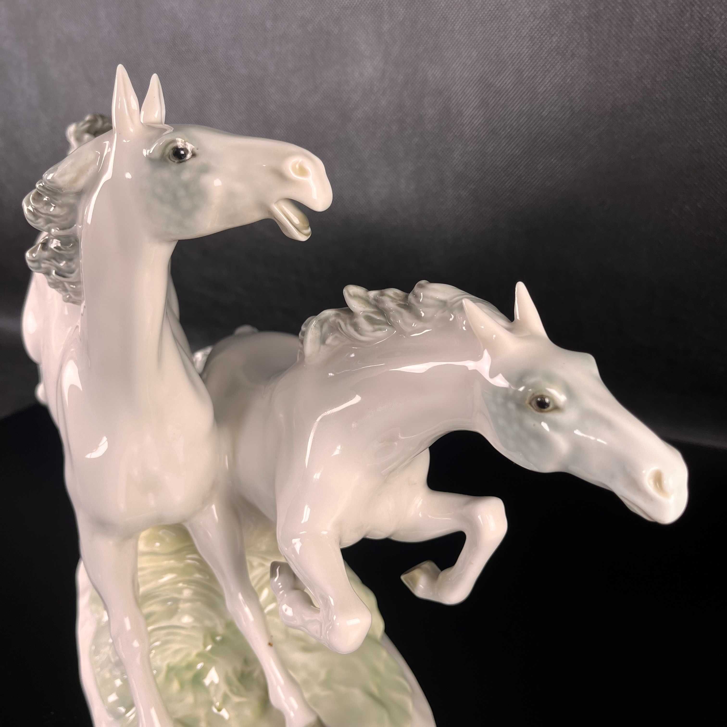 Konie w galopie, duża figura manofaktura Hutschenreuther