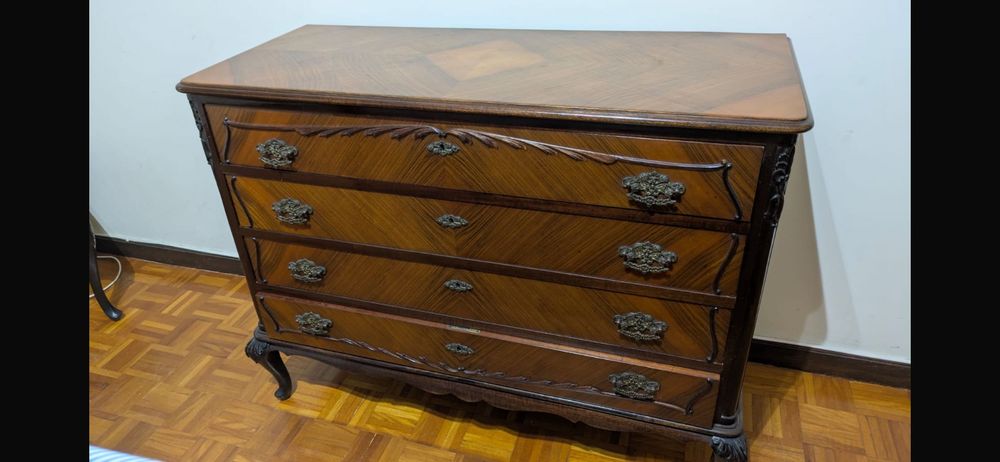 Móvel em madeira de cerejeira