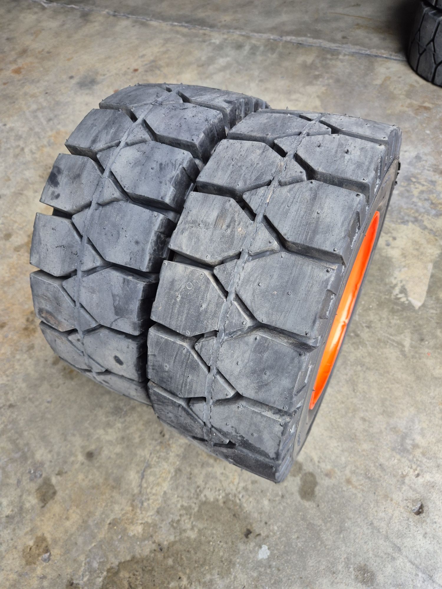 Opony, Koła 18x7-8 Linde H14, H16, H18, Jungheinrich