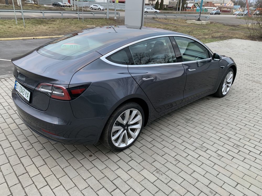 Tesla model 3, 2018 long range