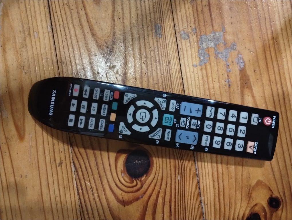 Pilot tv telewizor Samsung oryginał podświetlany  ideał