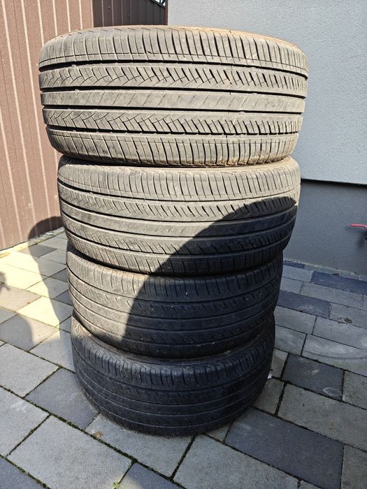Продам резину р17 Michelin 215/55