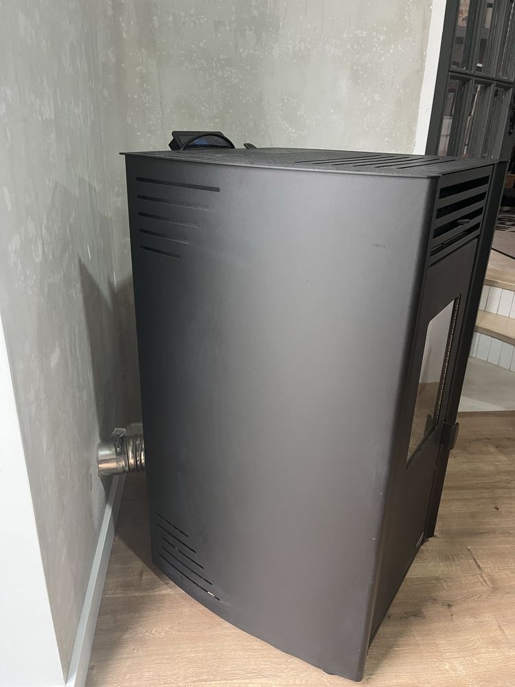 Salamandra a pellets FIRST PRETO 8KW