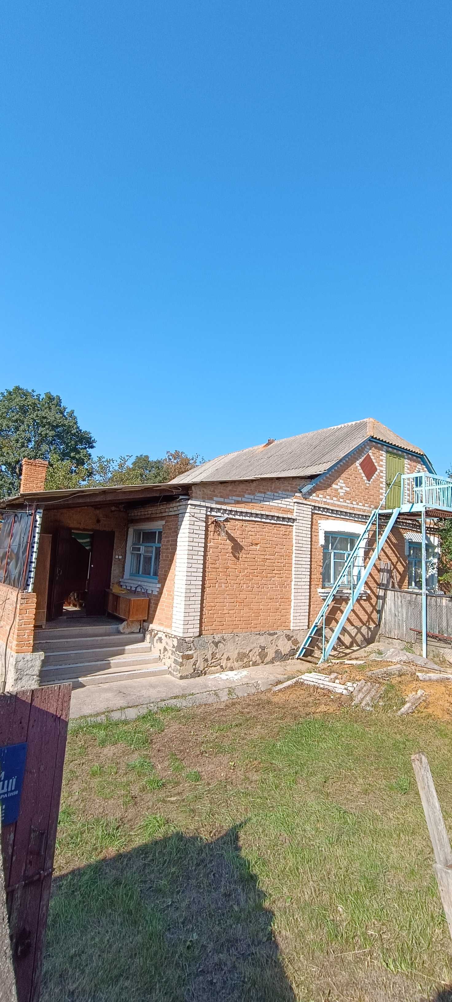Продається будинок в селі Тростянець.