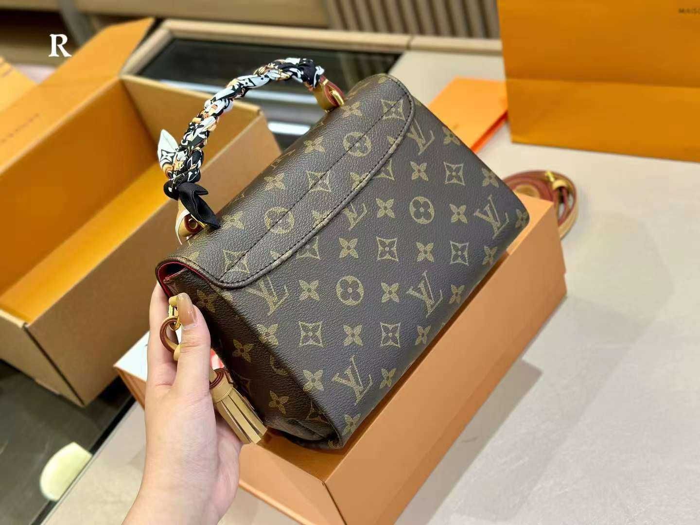 Bolsa feminina novo Louis Vuitton
