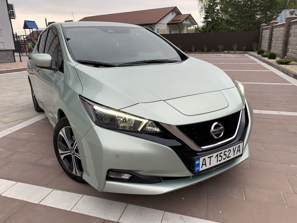 Свіжий в рідній фарбі  Nissan Leaf 40 кВт 2018 р