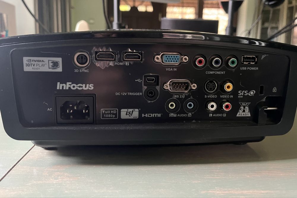 Projektor InFocus IN8606HD