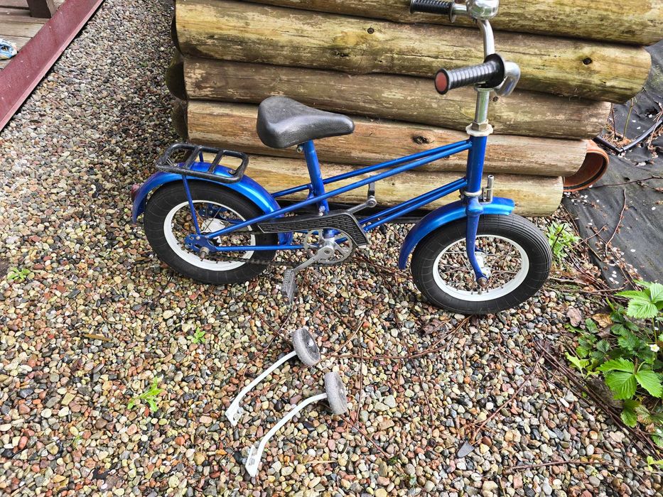 Rowerek dziecięcy z dokładanym kółkami 1989r
