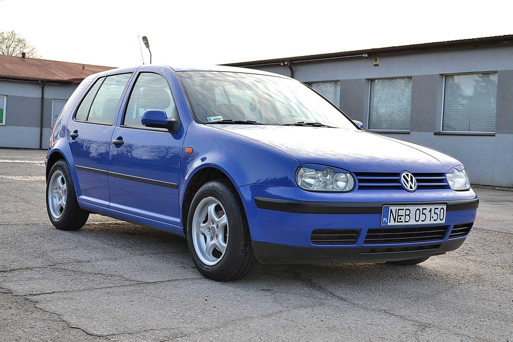 VW - Golf IV  1.6 cm benzyna  , klima , super stan , okazja !!