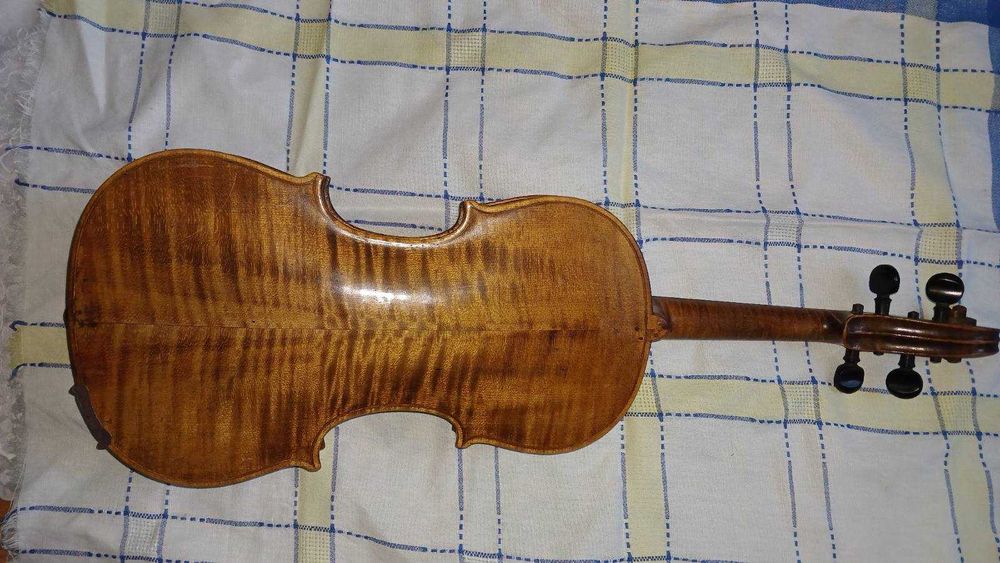 Продам старинную скрипку.