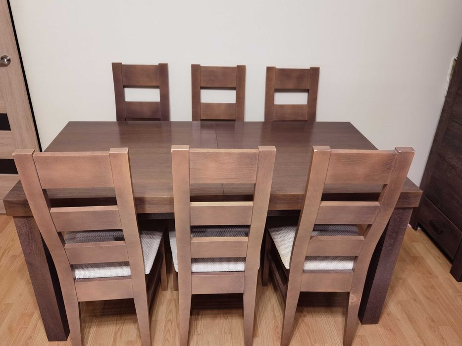 Stół rozkładany plus 6 krzeseł komplet