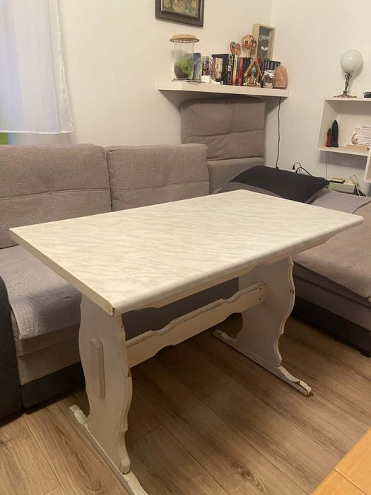 Sprzedam stół i 4 krzesła