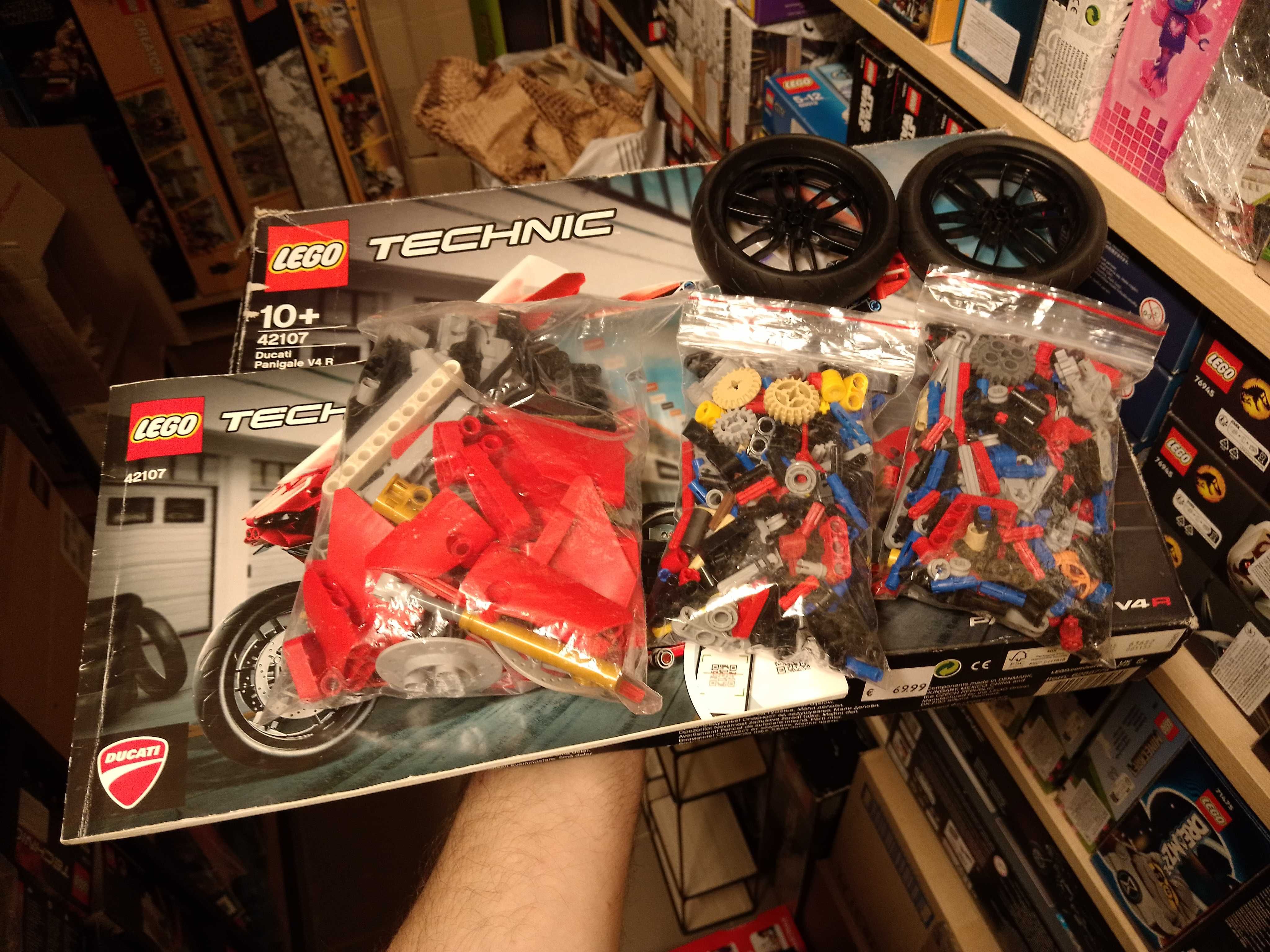 Lego Technic 42107 Ducati Panigale V4 R мотоцикл супер байк