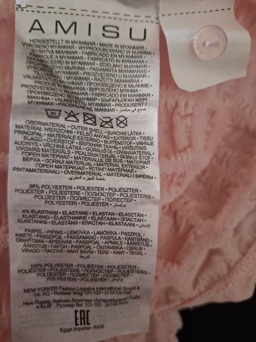 Camisa e mala pequena