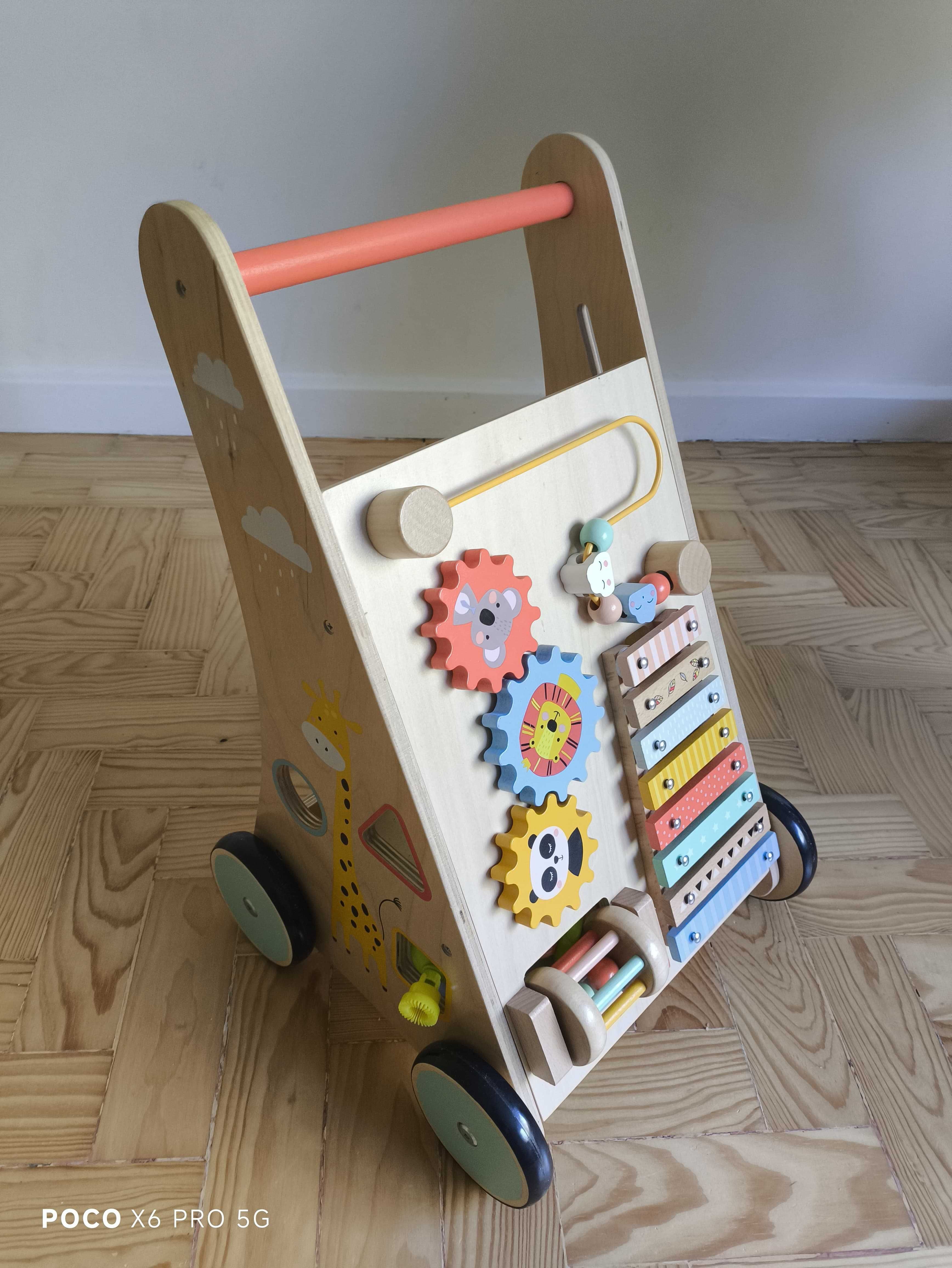 Andador infantil de madeira