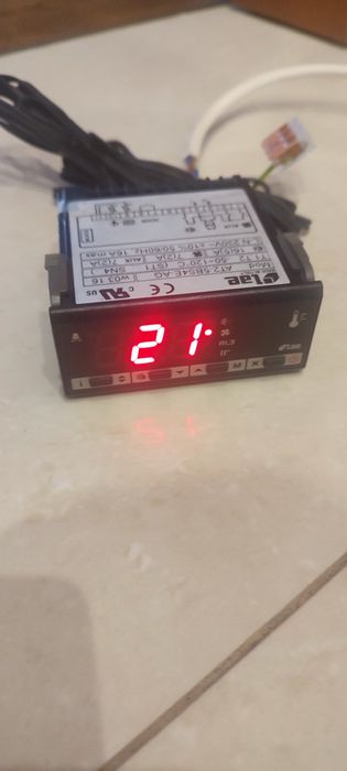 Sterownik elektroniczny chłodniczy LAE AT2-5BQ4E-AG AT2-5BS4E-AG