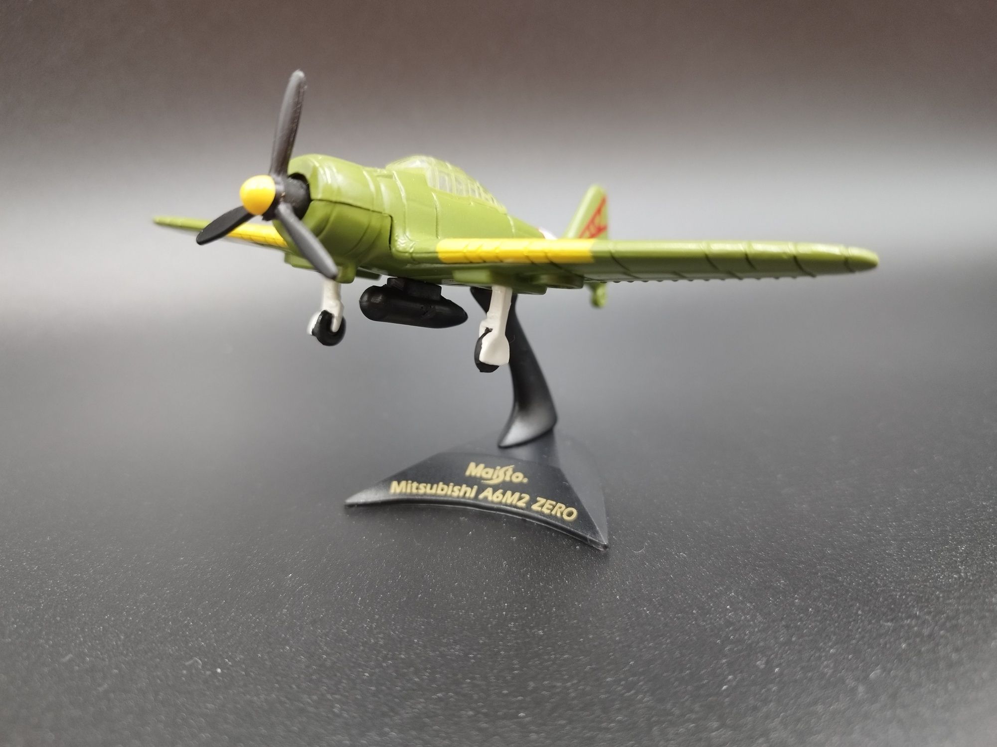 Maisto 1: 100 samolot Mitsubishi A6M2 model Zero Fighter
0