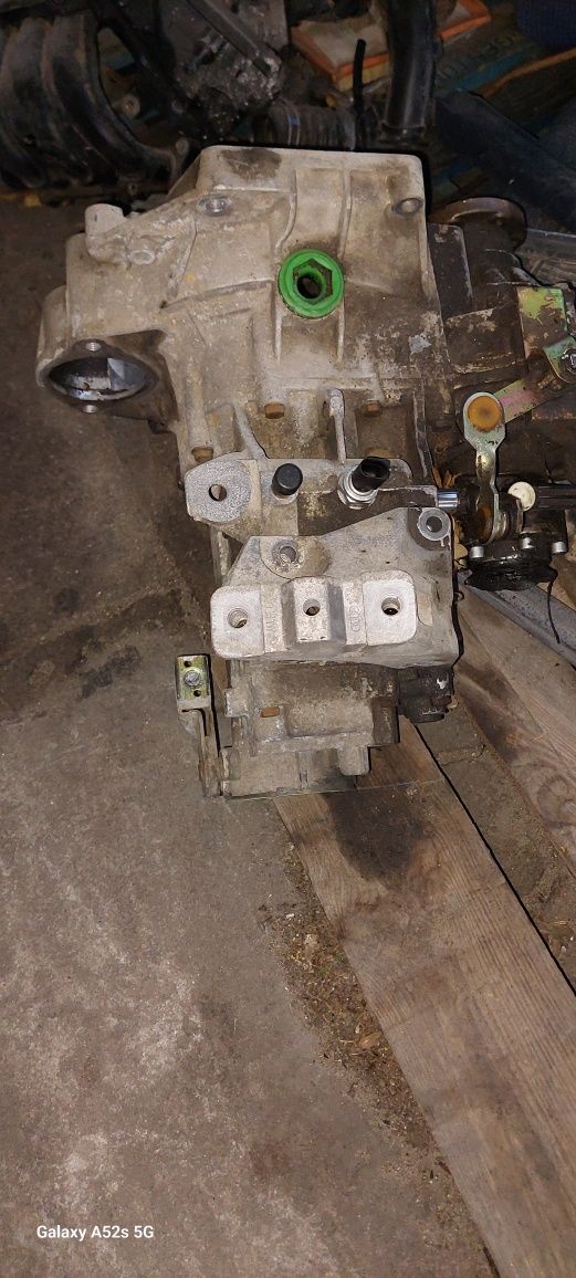 Motor VolksWagen Golf lV 1.6i gasolina boa mecânica tenho mais materia