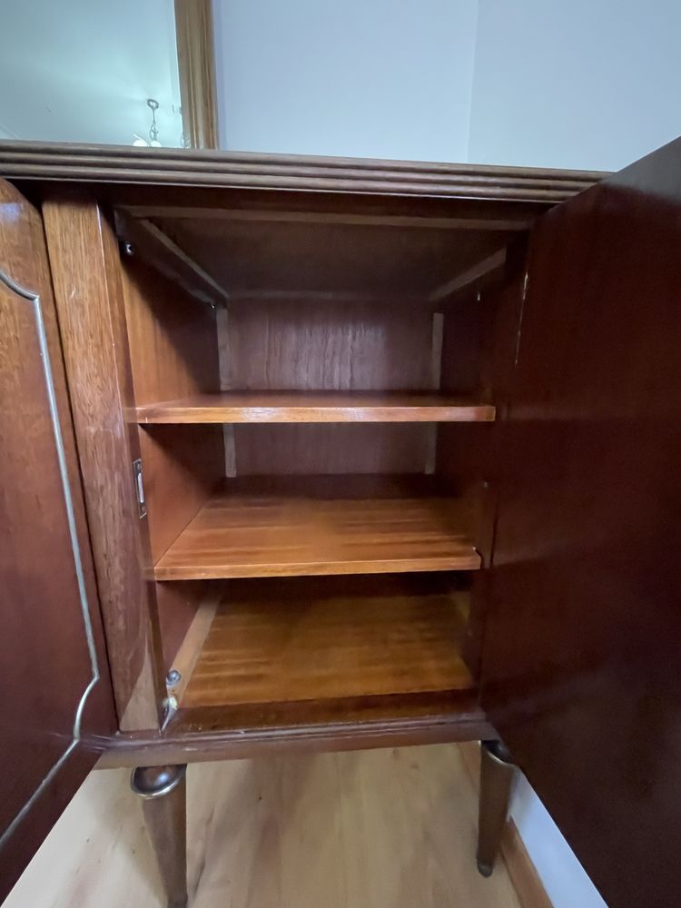 Moveis de sala jantar aparador com espelho e mesa de jantar