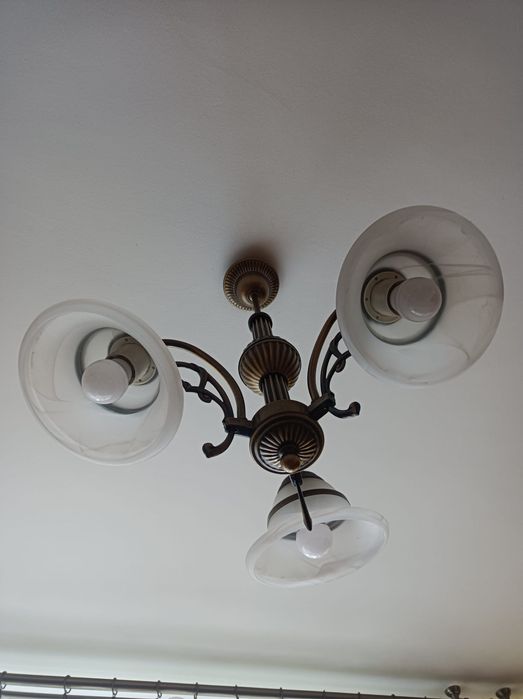 Żyrandol z 3 kloszami