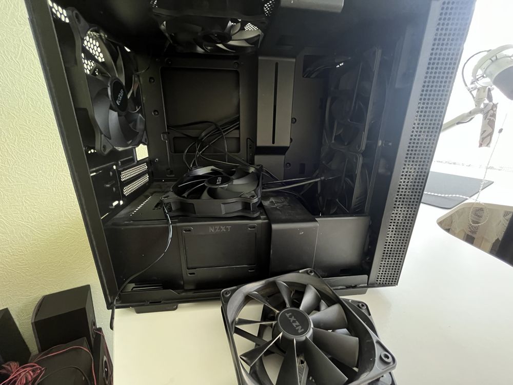 NZXT H210i + 7 кулеров