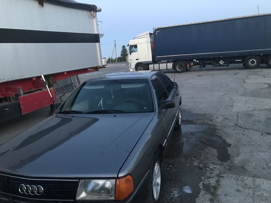 Ауді 100  с3 2.2 бензин