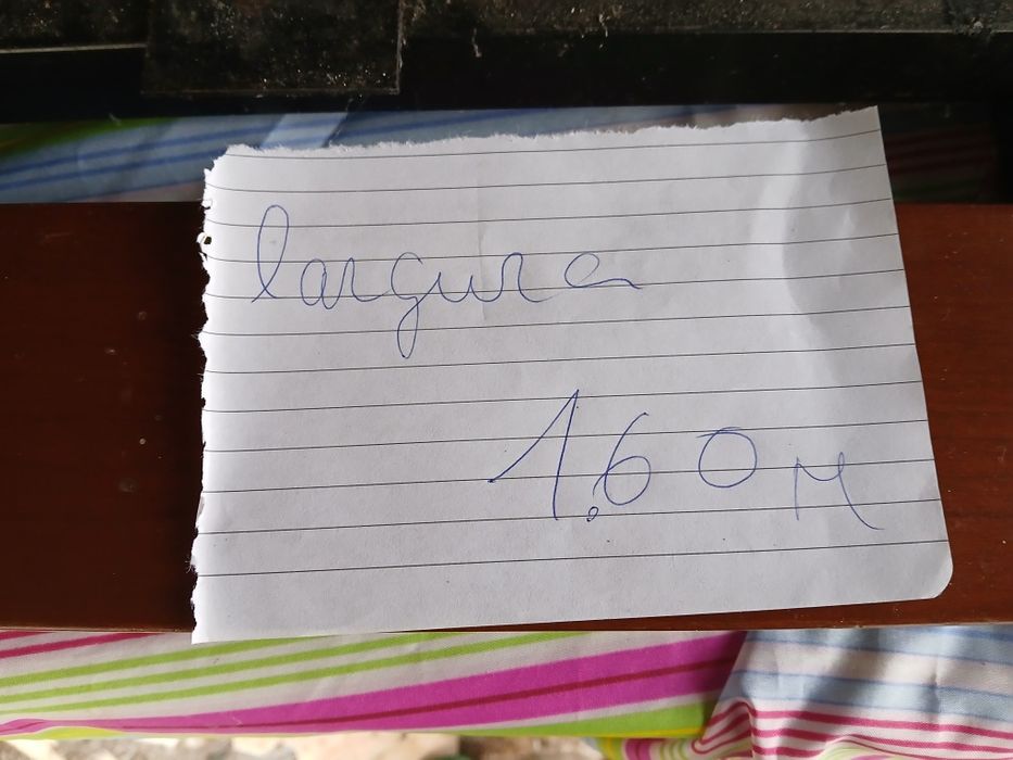 Estrado da cama com pés