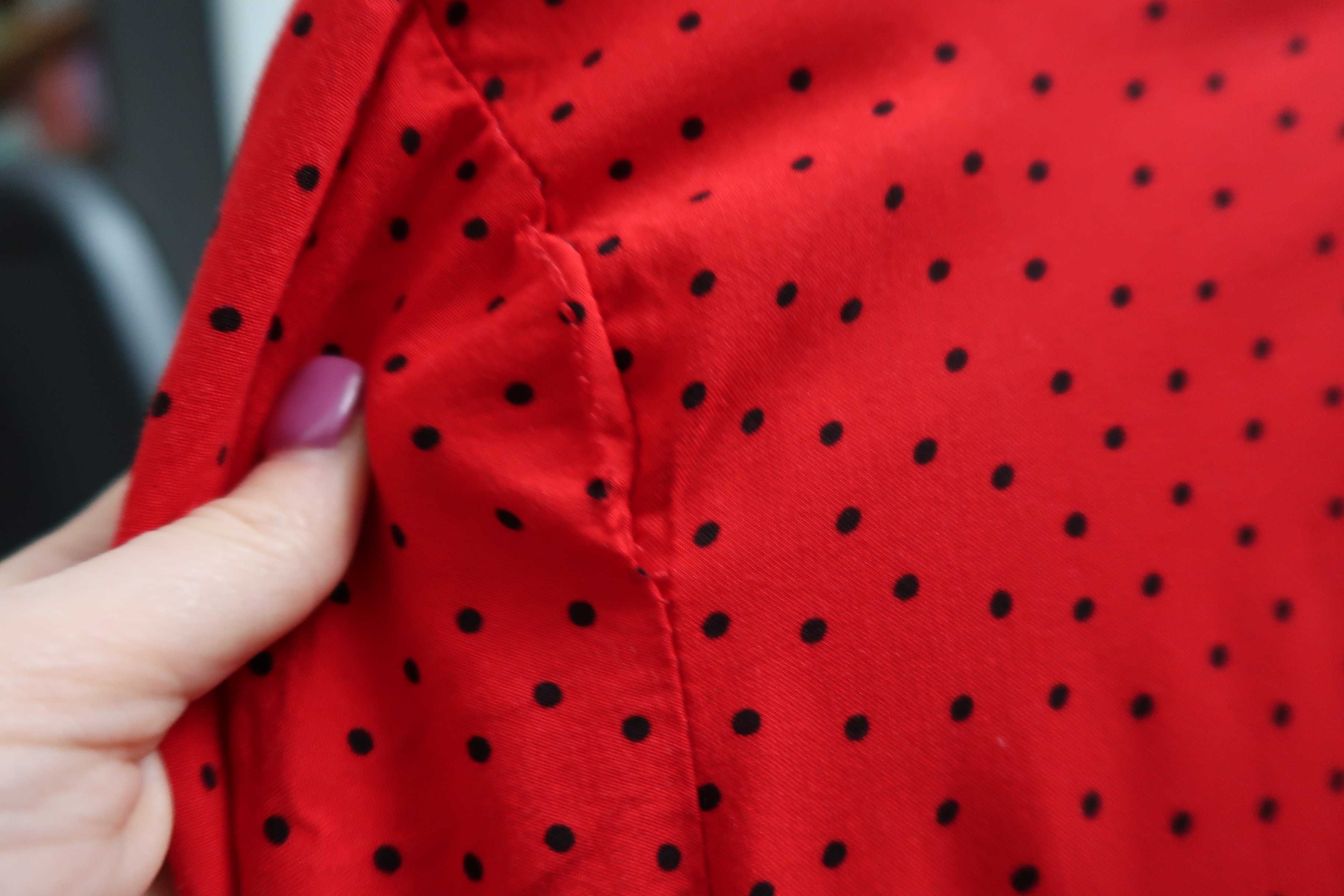 Czerwona sukienka midi Reserved z wiskozy w czarne kropeczki