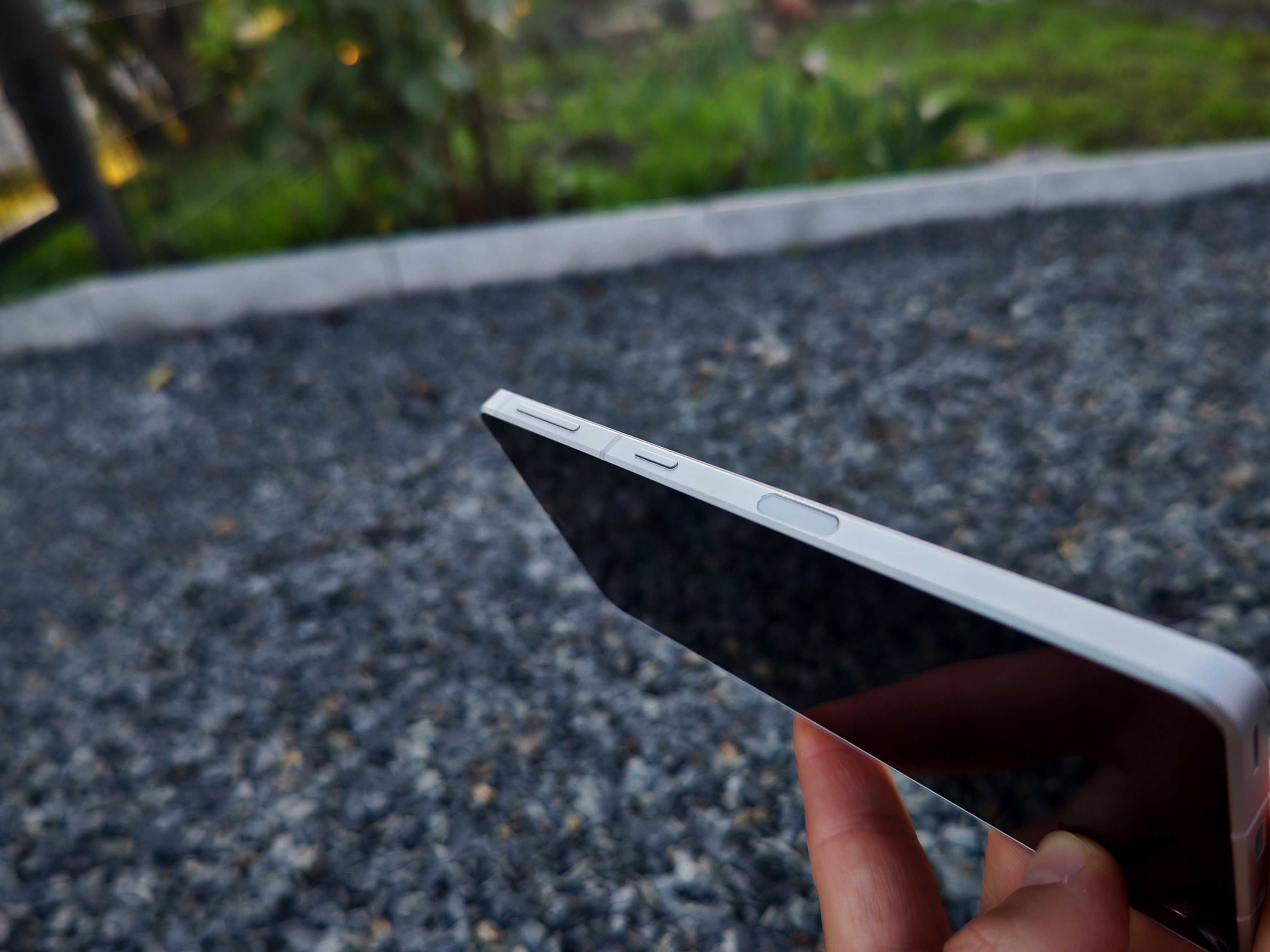 Протиударний смартфон Sharp A208SH (2sim,5050ma,6.4" 240гц,IP68,6\128)