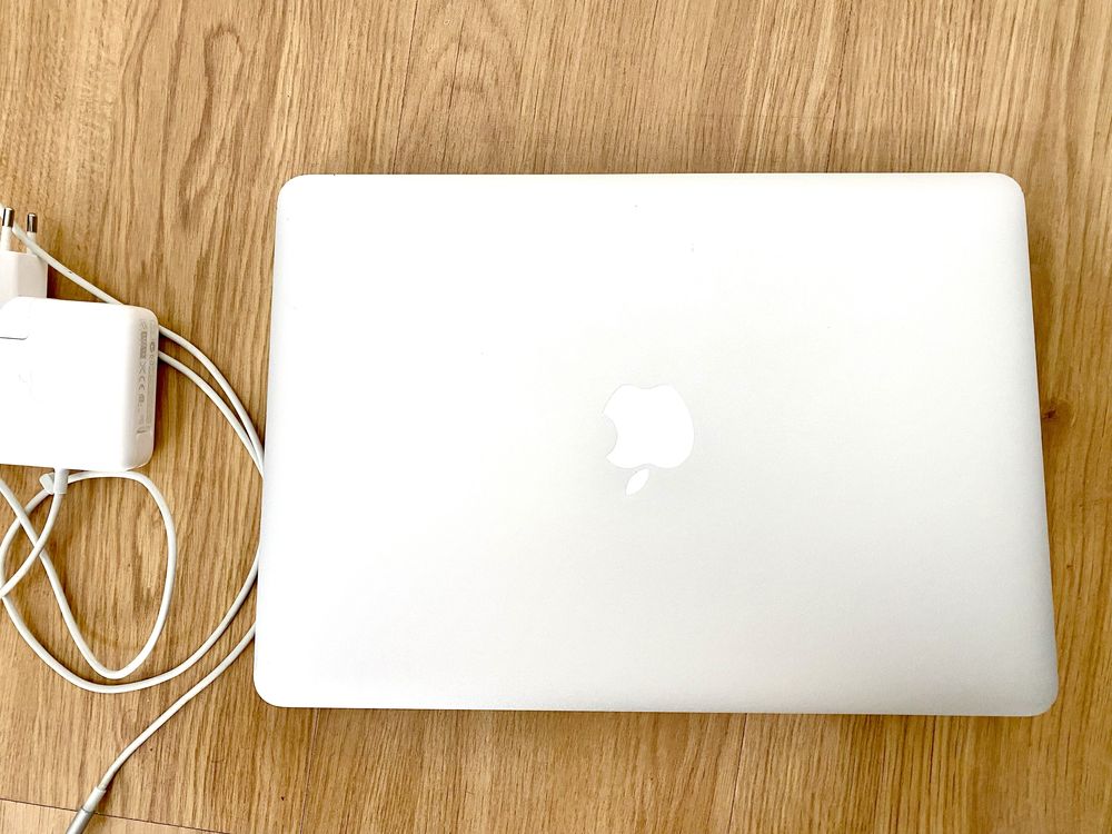 Macbook Air - Core i5 SSD 256GB, 4GB RAM - OS X Catalina