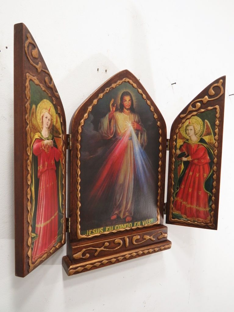 Retábulo tríptico Sagrado Coração de Jesus em madeira.