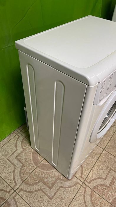 Пральна машина б/в Indesit 6 kg 1000 об/хвил mod.iwsd61051