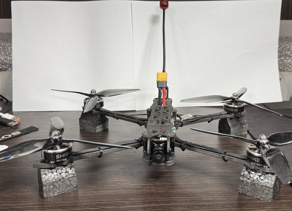 FPV дрон з АКБ в комплекті