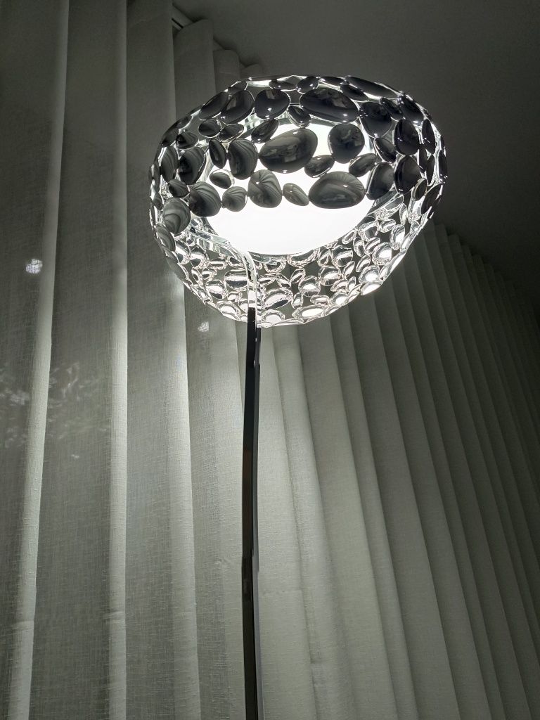 Candeeiro de pé de Led Schuller