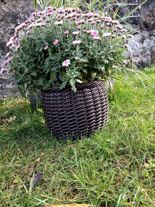 кашпо з штучного ротангу